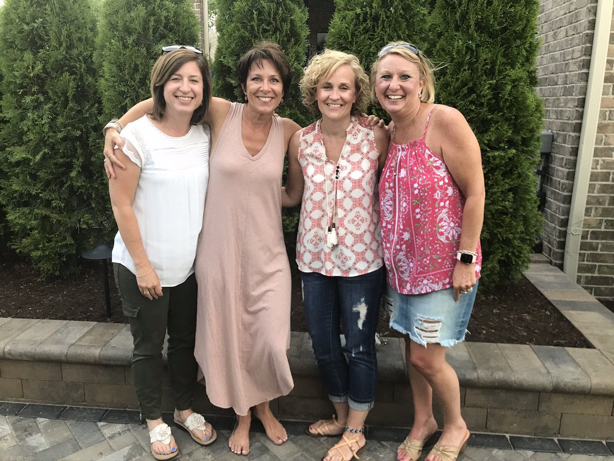 nagy_jennifer17's tweet photo. Day 7 of Breast Cancer Awareness Month, Chevy will be contributing $5 for every In-Feed or RT using #WeDriveFor …please Retweet and use this Hashtag to Support a great Cause! #ACS.  #Chevy  Will you RT for us girls, to your followers.@Jill_elder @christinebenke @katedietrich https://t.co/Et09ZiDxNW