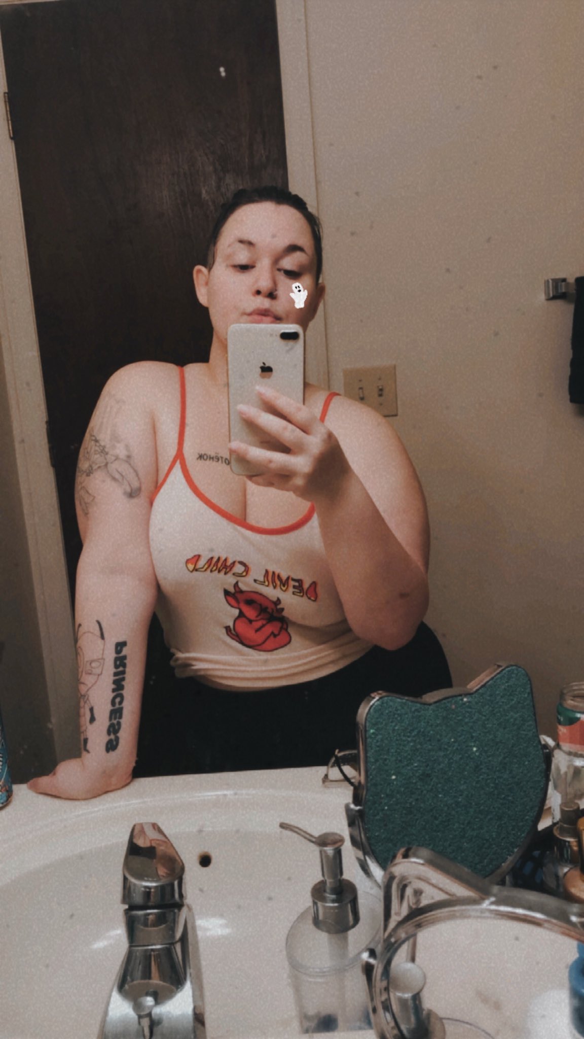 👻👻👻 #NoBraDay #curvyandnatural #tattoo #findom #mirrorselfie https://t.co/Nen6OUaQT7