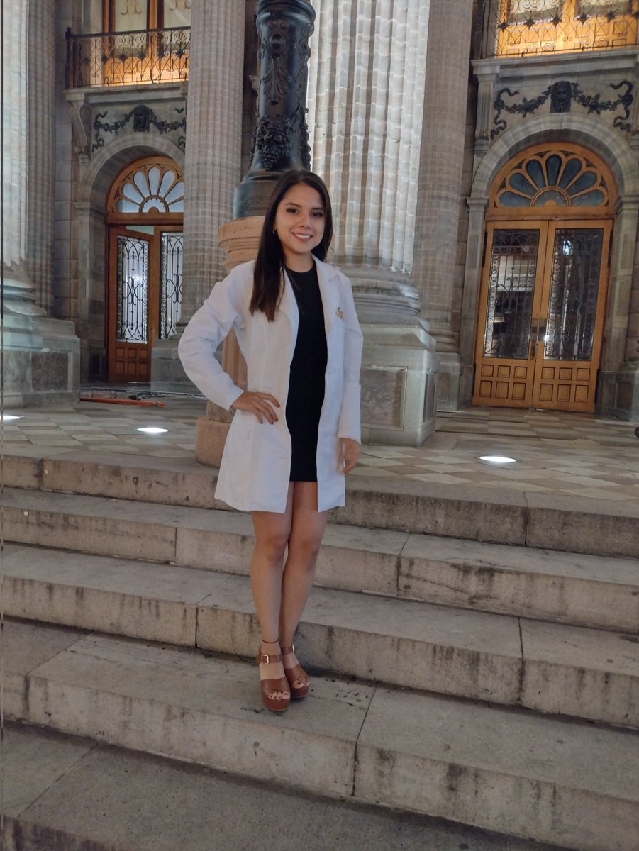 michellenuzv's tweet photo. Estoy en la recta final de esta gran etapa, después de 4 años y medio de esfuerzos 🦷❤️ le agradezco mucho a mi papá por darme la oportunidad de estudiar esta hermosa licenciatura 👏🏻✨🥺
#odontología #casigraduada https://t.co/pz0ypYaJ0M