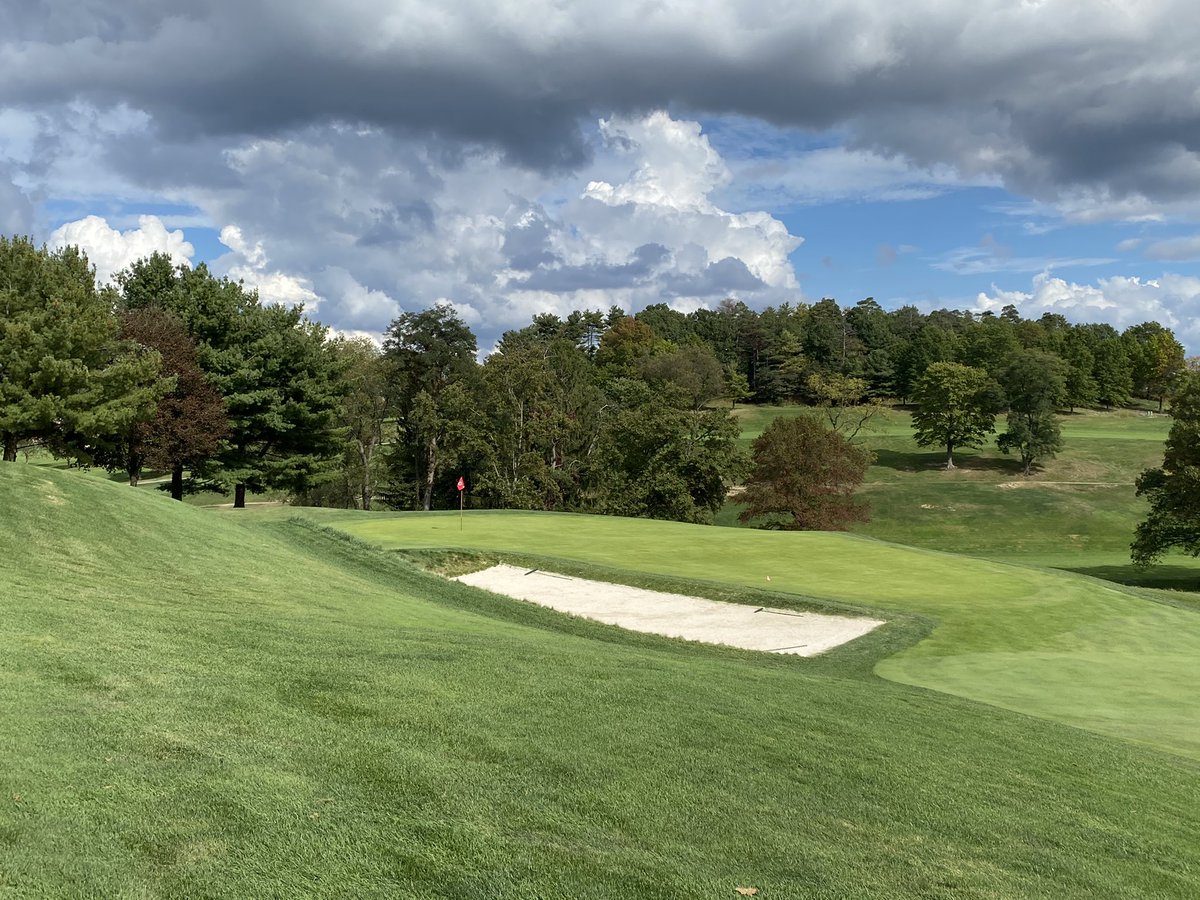 GCImagazine's tweet photo. The Willie Park Jr. flavor has returned to Chartiers Country Club thanks to a successful bunker project involving @HFS_GCA and @AspenGolf. The terrific team responsible for maintaining the bunkers — and Pittsburgh Poa — is led by @chartiersgreens and @Grassjanitor412. https://t.co/X77LkaIjSl