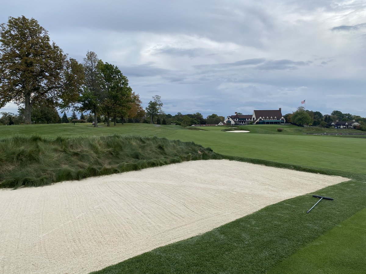 GCImagazine's tweet photo. The Willie Park Jr. flavor has returned to Chartiers Country Club thanks to a successful bunker project involving @HFS_GCA and @AspenGolf. The terrific team responsible for maintaining the bunkers — and Pittsburgh Poa — is led by @chartiersgreens and @Grassjanitor412. https://t.co/X77LkaIjSl