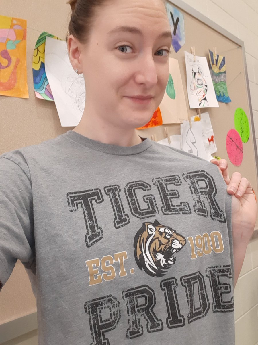 DelauneMs's tweet photo. Showing CHS tiger pride for homecoming week! Disney day, gold/black, and tiger shirt :) https://t.co/nq4UDwiWqY