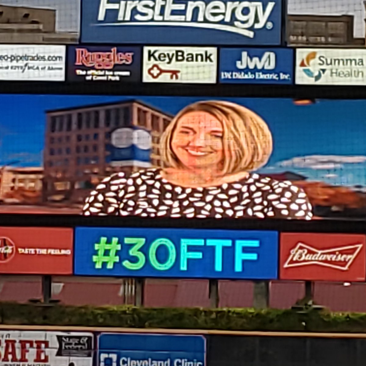DawnDistler's tweet photo. Congratulations to @valerieshea33 on her recognition as @GrtAkronChamber #30FTF. The future is bright for Akron and @AkronMETROBus with Valerie on our team. #METROProud https://t.co/7nQZQpPZF0