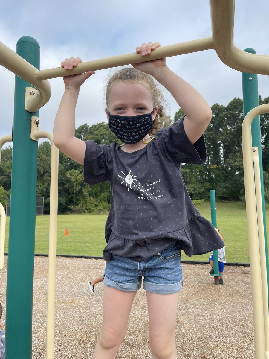 SoleidyE's tweet photo. Enjoying our turn at the playground! @WOSnews https://t.co/iui0ner4We