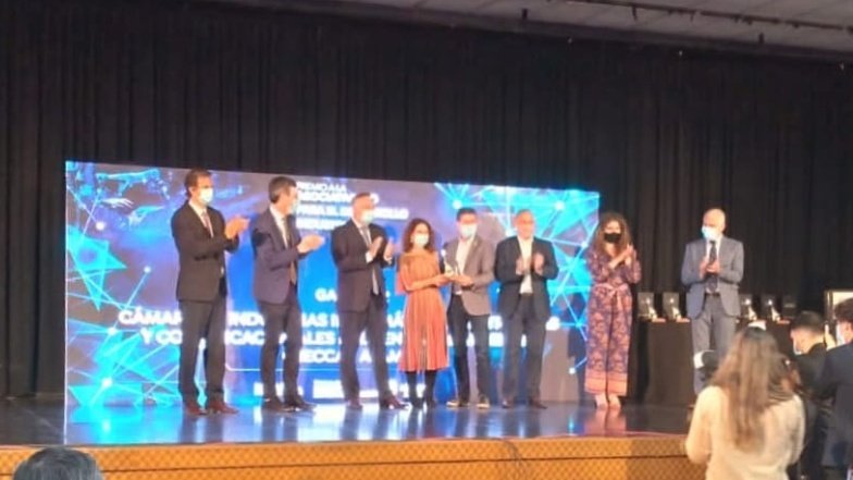 CIIECCA's tweet photo. Con @AFAMACArgentina recibimos el Premio a la Asociatividad para el Desarrollo Industrial por #MATe40 - Maquinaria Agrícola + Tecnología 4.0🙌
¡Felicitaciones a todo el equipo de trabajo!
#TomáMate #CreandoRedes #IndustriaCordobesa https://t.co/lff7n9Mong