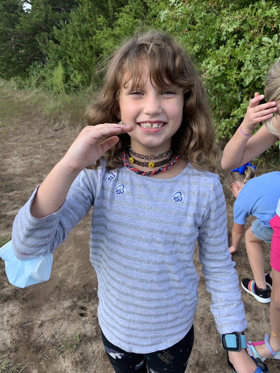 CaldwellRusBlvd's tweet photo. We love finding critters during recess! #CreaturePowers #TrustyHuskies💙🐾💚 #1Team1HartAHL #CPSBest #ScholarsFirst @CPSScience https://t.co/ELN0nr16wq