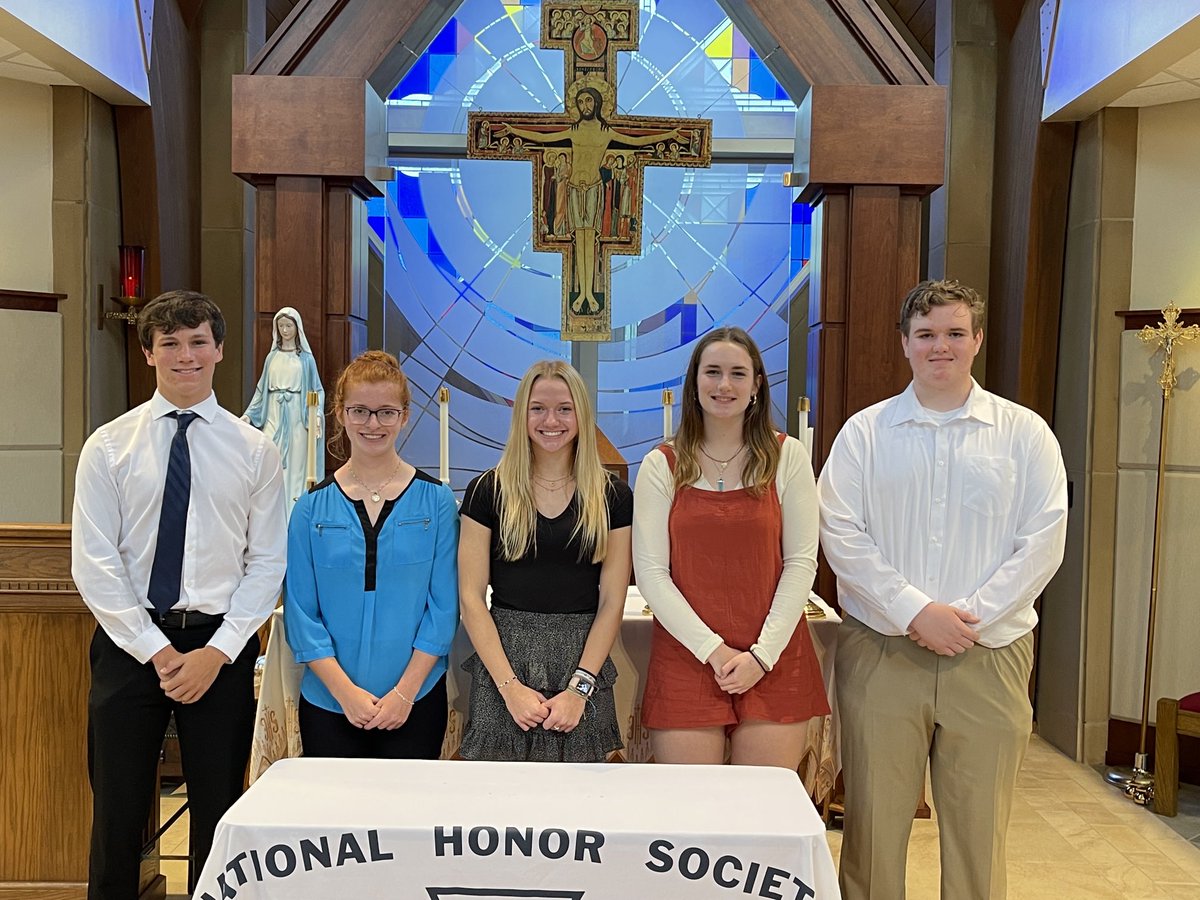 principal_crhs's tweet photo. Congratulations to the new NHS officers for the 2021-22 school year. ⁦@CRHS_Indy⁩ https://t.co/4QzLTNKour