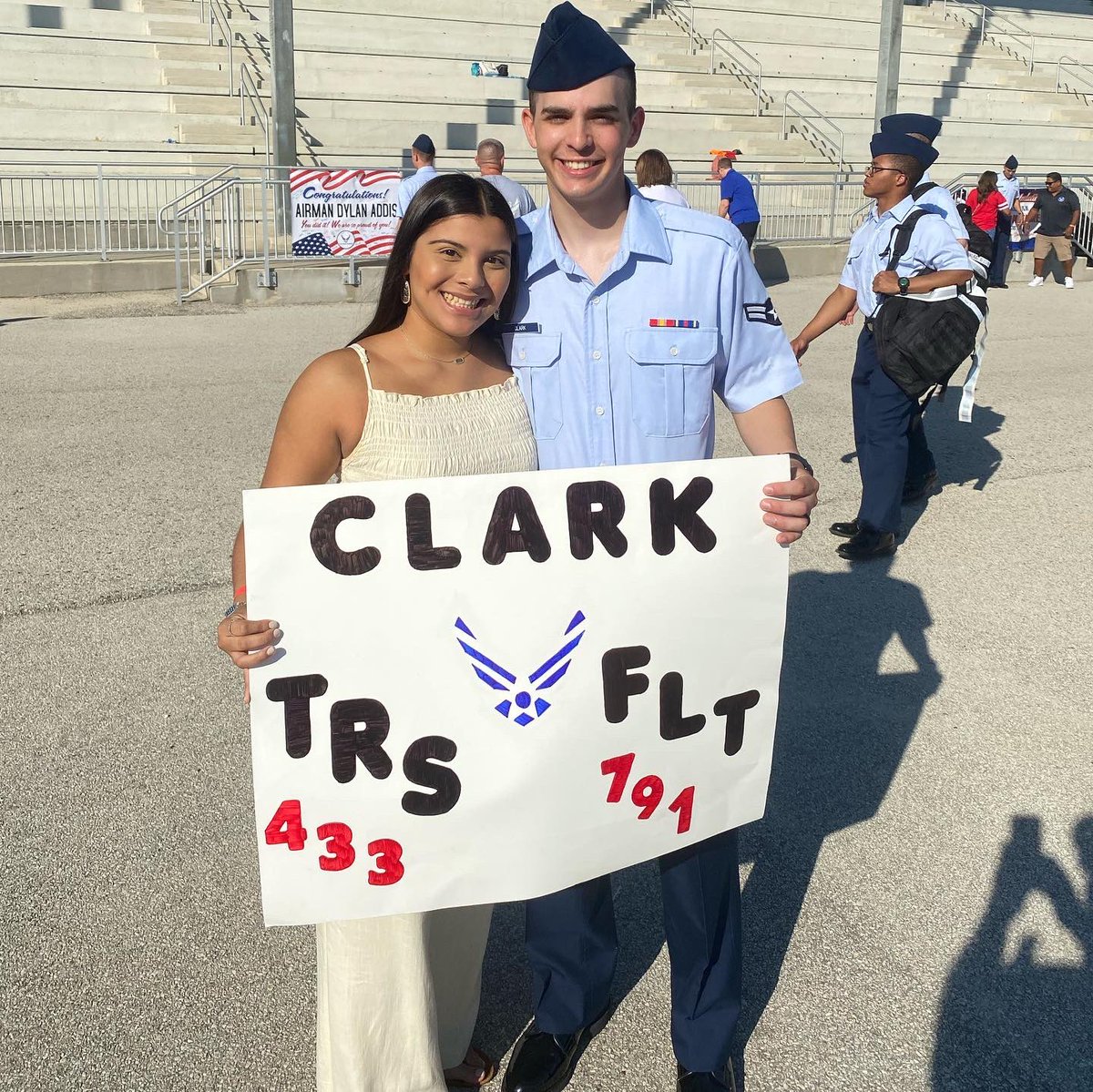 taylorrclark's tweet photo. Hey I found my Airmen today!🤍🇺🇸
#proudairforcewife https://t.co/EVQXX35MKC
