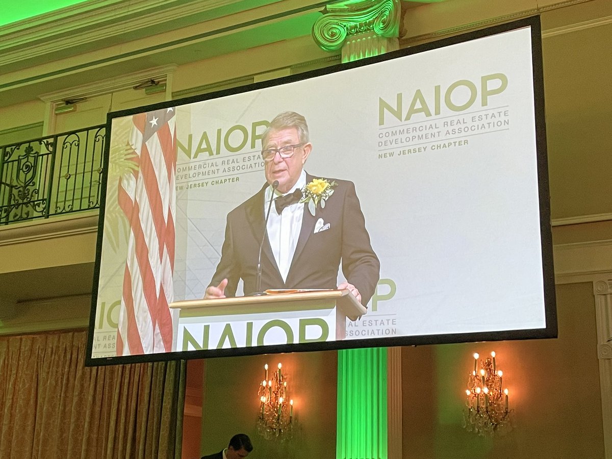 #NAIOPNJ presents an extra #TransformationAward to the UPS lease @ Lincoln Logistics #Bayonne. Also Involved were Lincoln Equities Group, <a href="/CushWakeINDSTRL/">Cushman & Wakefield</a>, <a href="/BlauBergCompany/">The Blau & Berg Co.</a>, <a href="/LanganEngEnv/">Langan</a>, &amp; <a href="/FoxRothschild/">Fox Rothschild</a>  

#CREAwards #NAIOPGala #CRE
