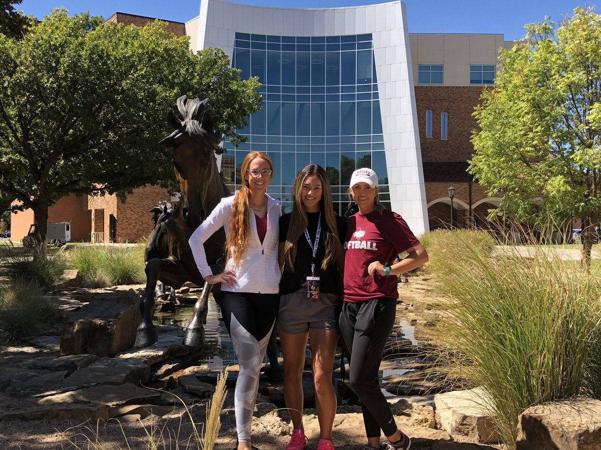 OklahomaBulldog's tweet photo. Congratulations @alliemonroee on your commitment to @MSUTexasSB  &amp; @CoachBTalley proud of what your have worked for gr8 things ahead! Let work this summer #FAMILY #bulldog4life https://t.co/Yiiezc28gm