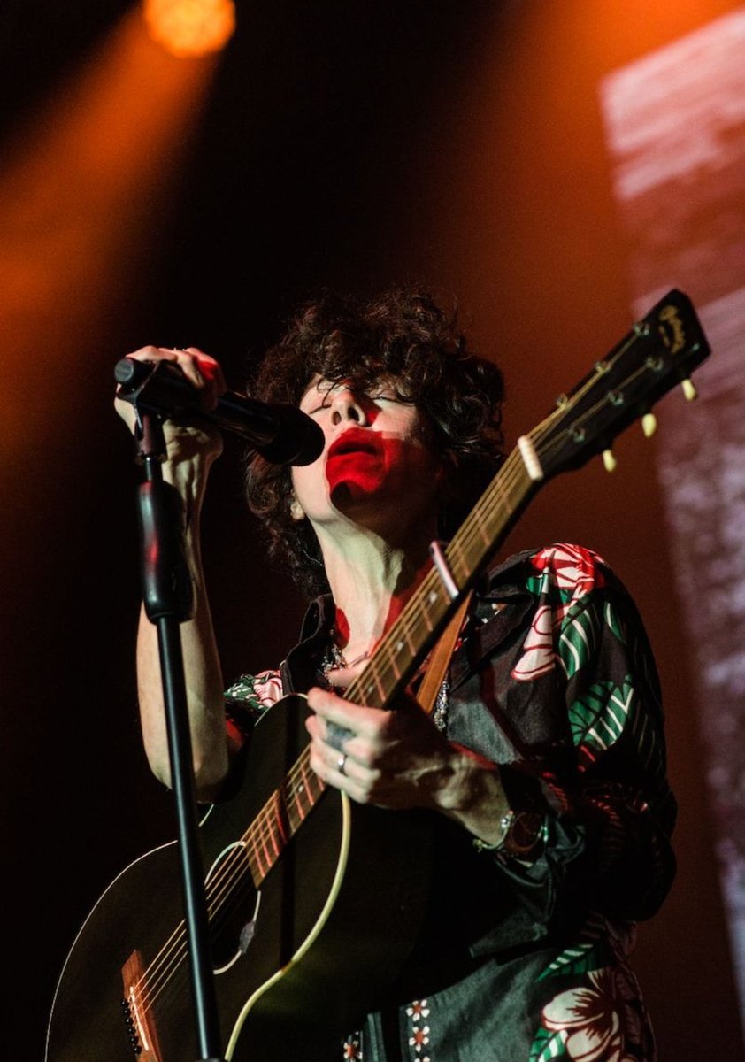 ClubFansLPSpain's tweet photo. LP es la mejor para el público checo. Su tercer concierto en este país se agotó en poco tiempo, por lo que llegó el domingo al Foro Karlín de Praga, donde el público estuvo ansioso.
📷 by Barbora Hrdá.
🗓️ Julio 2018
🔗 https://t.co/m1TBpEbCSS
@iamlp #clubfansLPspain #lp https://t.co/LicpMr9hQL