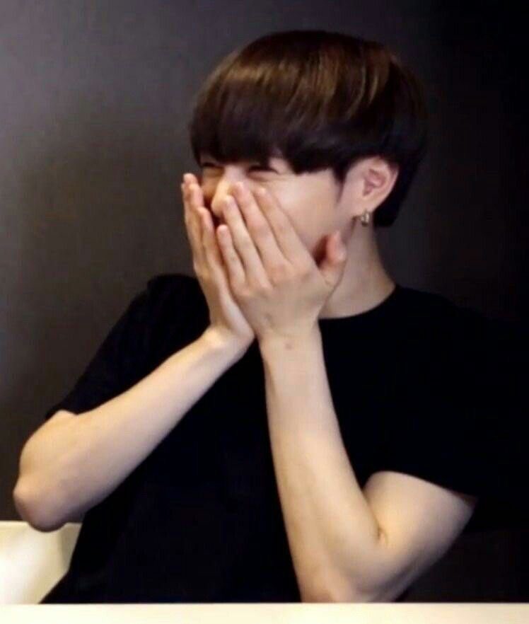 sashi_00's tweet photo. VOY A IR A VER A LOS 🥳⭐️🎶PODEROSOS BTS💜✨🌈 CON MI MEJOR AMIGA @SharonOrNothing https://t.co/PRmvtiEfQS