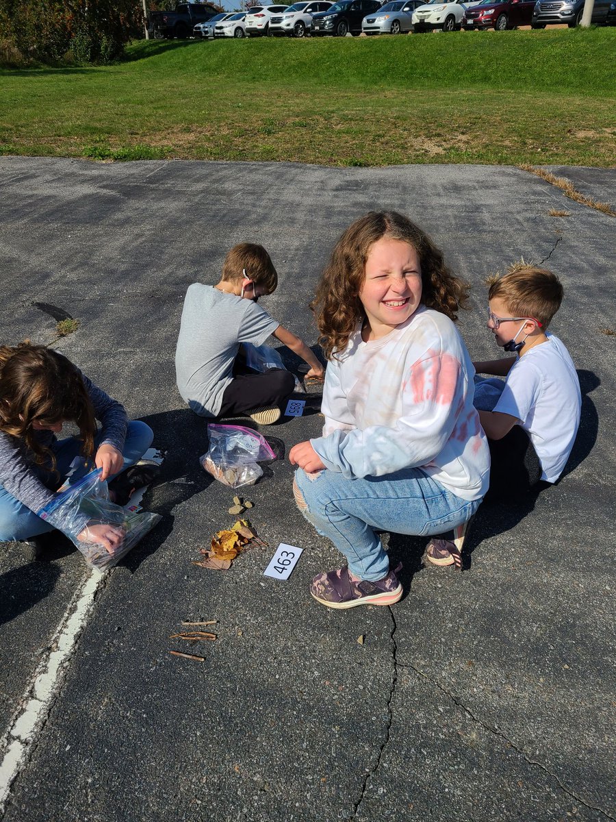 Practicing our place value skills with objects from nature: leaf = 100, stick = 10, rock = 1. Thank you <a href="/meaghanwilbur/">Meaghan Wilbur</a> for the awesome idea! #outdoorlearning #takemeoutside <a href="/GretnaG/">Gretna Green</a> <a href="/asdnnb/">ASD-North</a>