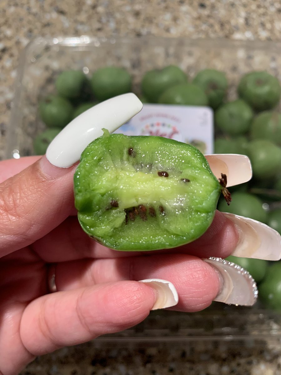ms_tthomas's tweet photo. Kiwi Berries!!! Sweet and juicy, just like kiwi, without the fuzz! #Kiwi #kiwiberry #Foodie https://t.co/07MvbLCF2Z