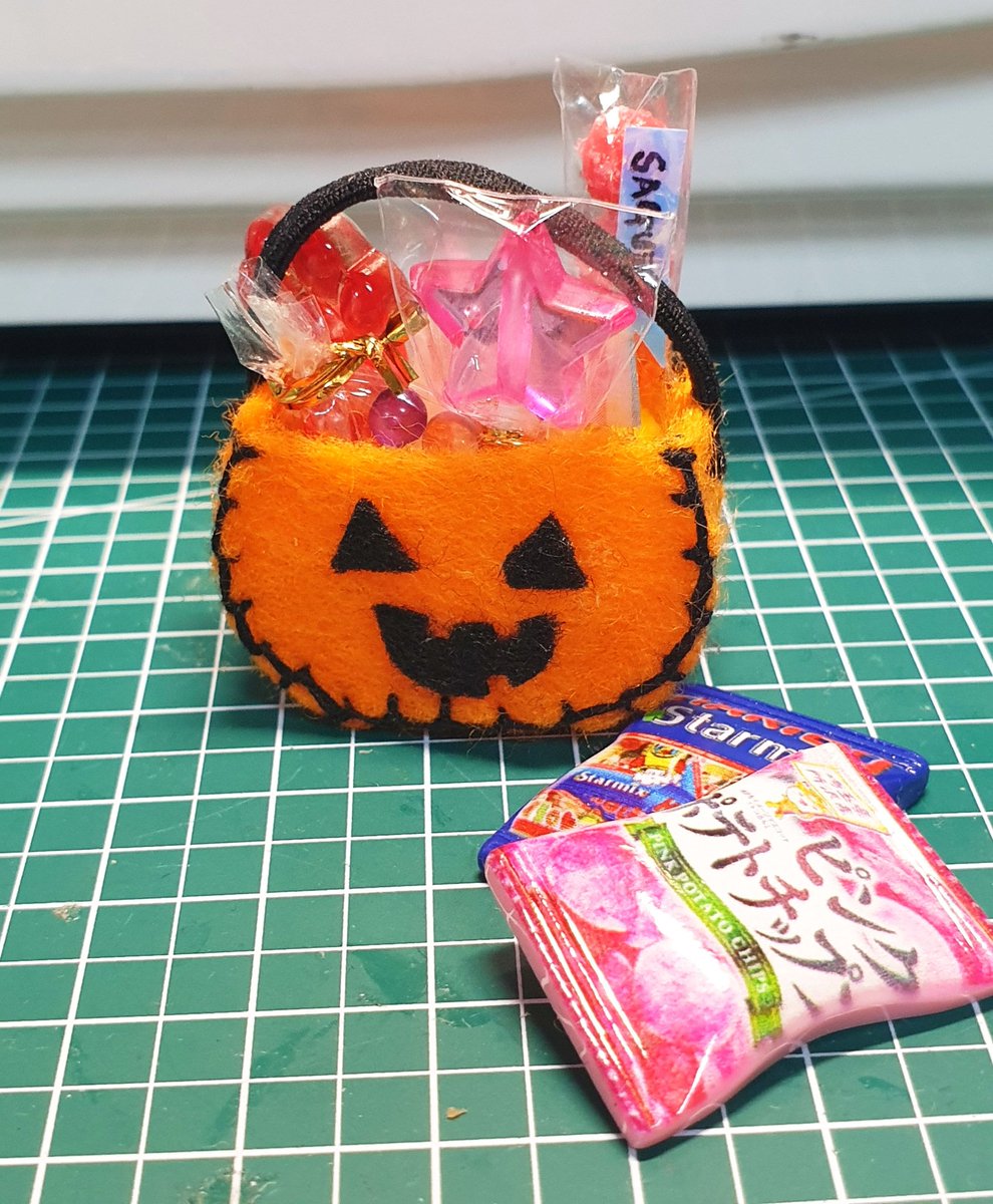 ahr_ara_shop's tweet photo. 🎃해피 할로윈 알티 이벤트🎃
개인사정상 12월 초까지는 작업을 잠시 멈추고(프시케나 홀리드레스만 디엠 문의 종종 받아용) 소소한 작업물 나눠드리려고 해요
밑에 보이는 오비츠 호환 할로윈 간식 가방! 보내드립니다!!!
3명 뽑아요! 할로윈 일주일전에 불시에 뽑아요🎃💕 https://t.co/XjqsdnTQT3