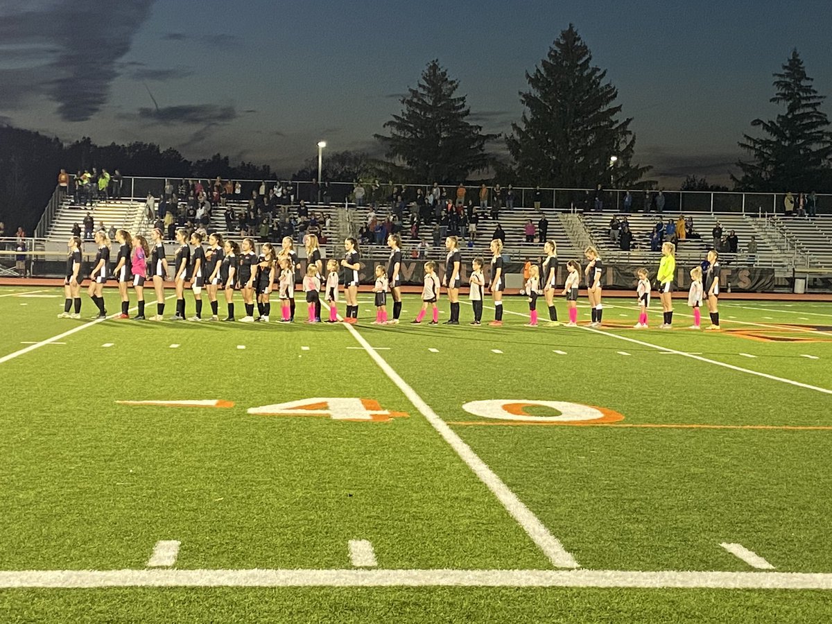 CCCSDgsoccer's tweet image. Thank you girls U8 Dynamite for joining us at tonight’s game! #ladysaints #OneProgramOneFamily