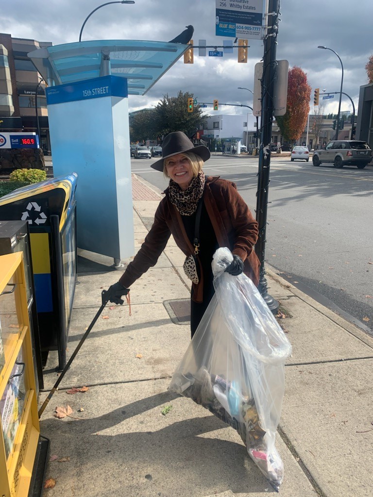 maryannbooth's tweet photo. Volunteers have been busy picking up litter from all around #WestVan, and I was delighted to join them yesterday in #HorseshoeBay and #Ambleside. Thank you to the volunteers who have taken part in the #MayorsCommunityCleanup. Get involved at https://t.co/4KHtcuAKgA #LoveWestVan https://t.co/Ic38raGjfT