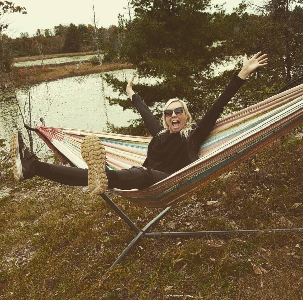 TheStandstills's tweet photo. Thursday hangs at Chez Dailey ๐ #thirstythursday #thursdayvibes #longweekend #hammocktime #canadianlife #chillingoutside #itsnotwinteryet https://t.co/d3Hv3FbeD9