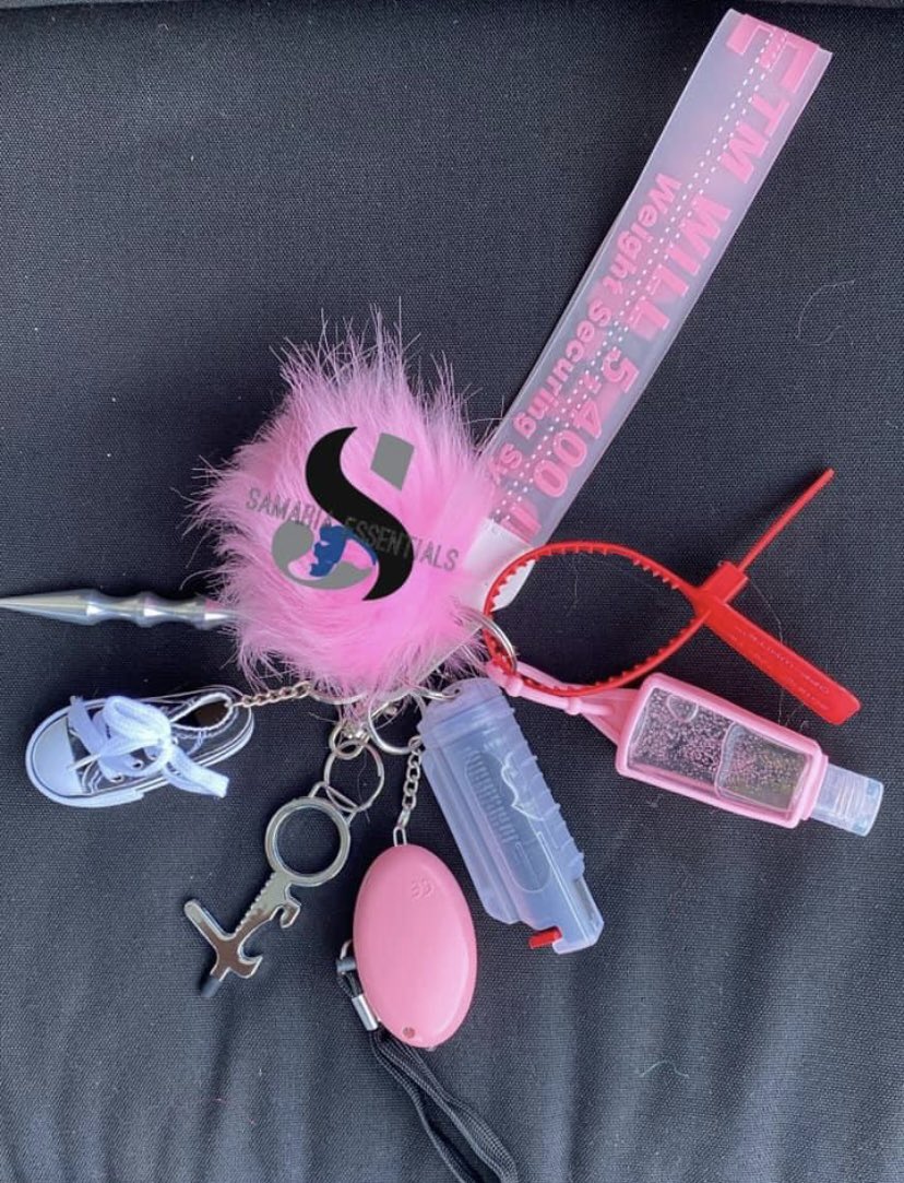 simiiessentials's tweet image. Samaria Essentials 💎 ; Small Black Business here ! I make safety stylish Keychains for all age women! Different items for different age groups! Here are a few of the Keychains that have been sold ! A retweet can get me my next customers 🥰