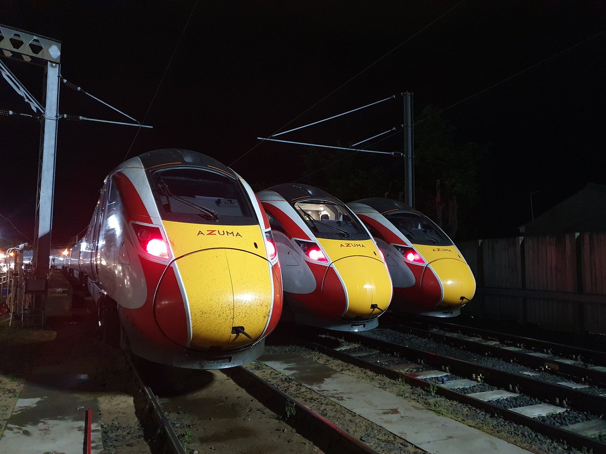 1701aStarship's tweet photo. A very busy looking Craigentinny yard now. TPE,LUMO and LNER 80Xs on site with an XC HST lurking in the background. https://t.co/dEZL67LIDP