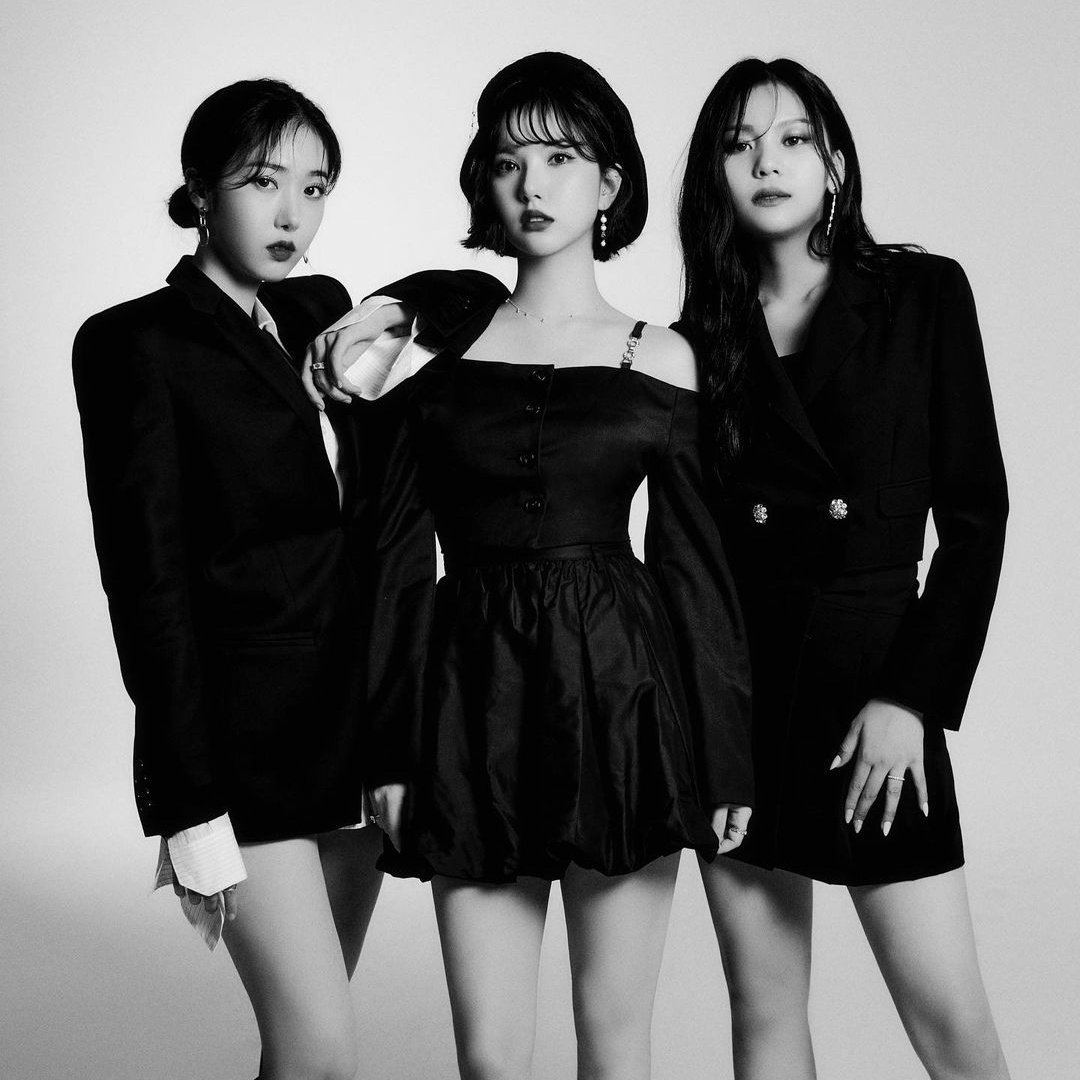 vivizloops's tweet photo. hello! this is a new account dedicated for the girls from VIVIZ to post loops of them. if you liked the content don't forget to follow us, rt and activate the notifs ♡! https://t.co/JFbVLuuUK2