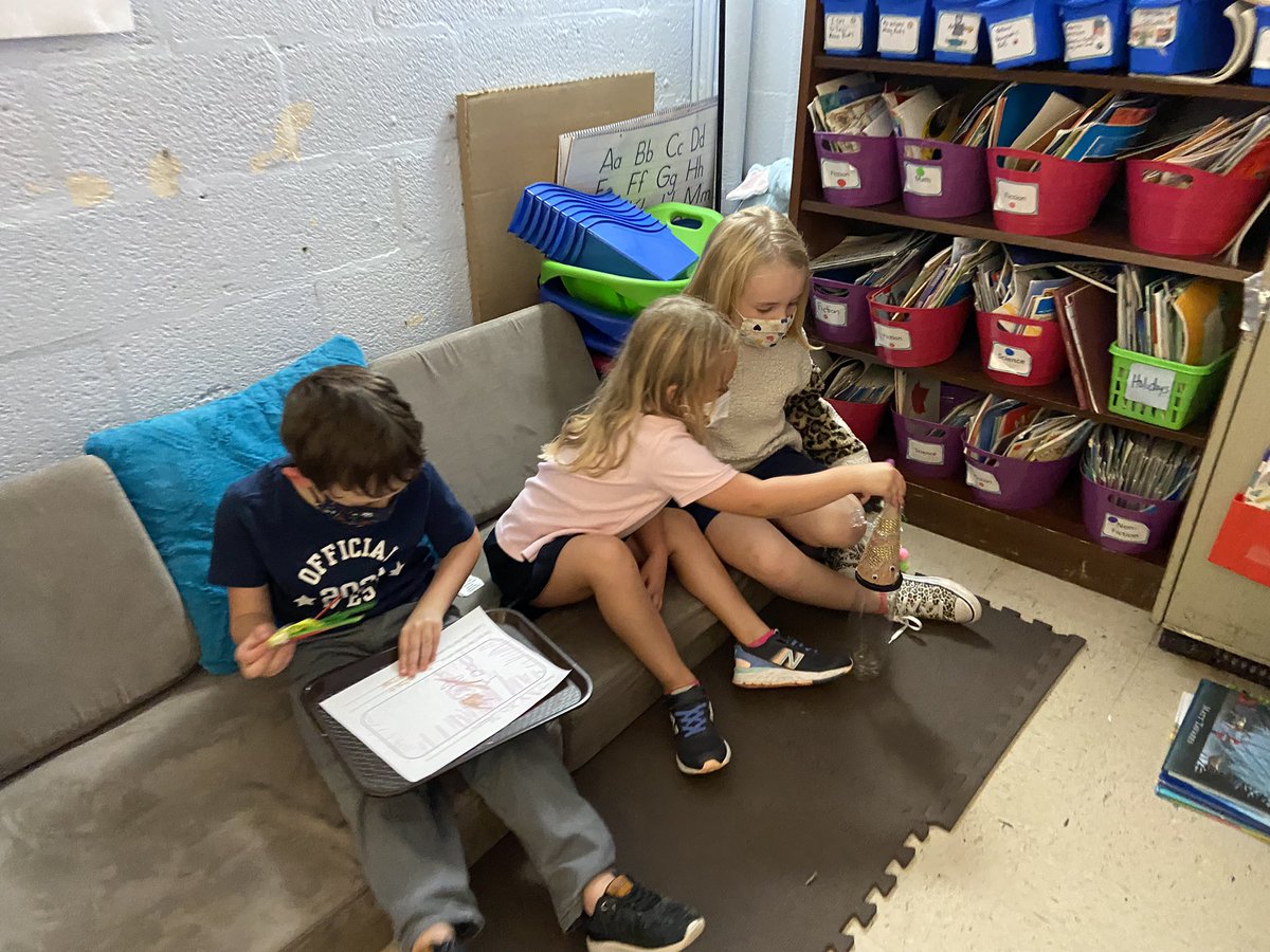 cmr41193's tweet photo. We got to share our toys with 2nd grade! #eleducation #Kindergarten @ELeducation #HCSLiteracy https://t.co/NNdrtdPEoJ