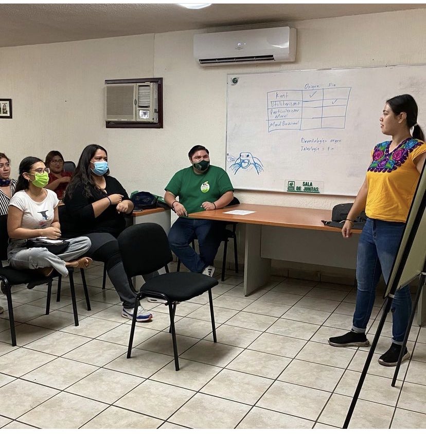 michelinn1999's tweet photo. Continuamos con las clases de Lengua de Señas Mexicana (LMS) 🧏🏻‍♂️ donde aprendimos las preguntas❓. Tener una sociedad más inclusiva es responsabilidad de todas y de todos 🌎. “La lengua de Señas es un puente hacia mi amigo que oye distinto” 💚@verdesonora https://t.co/hIFqG1ls3L