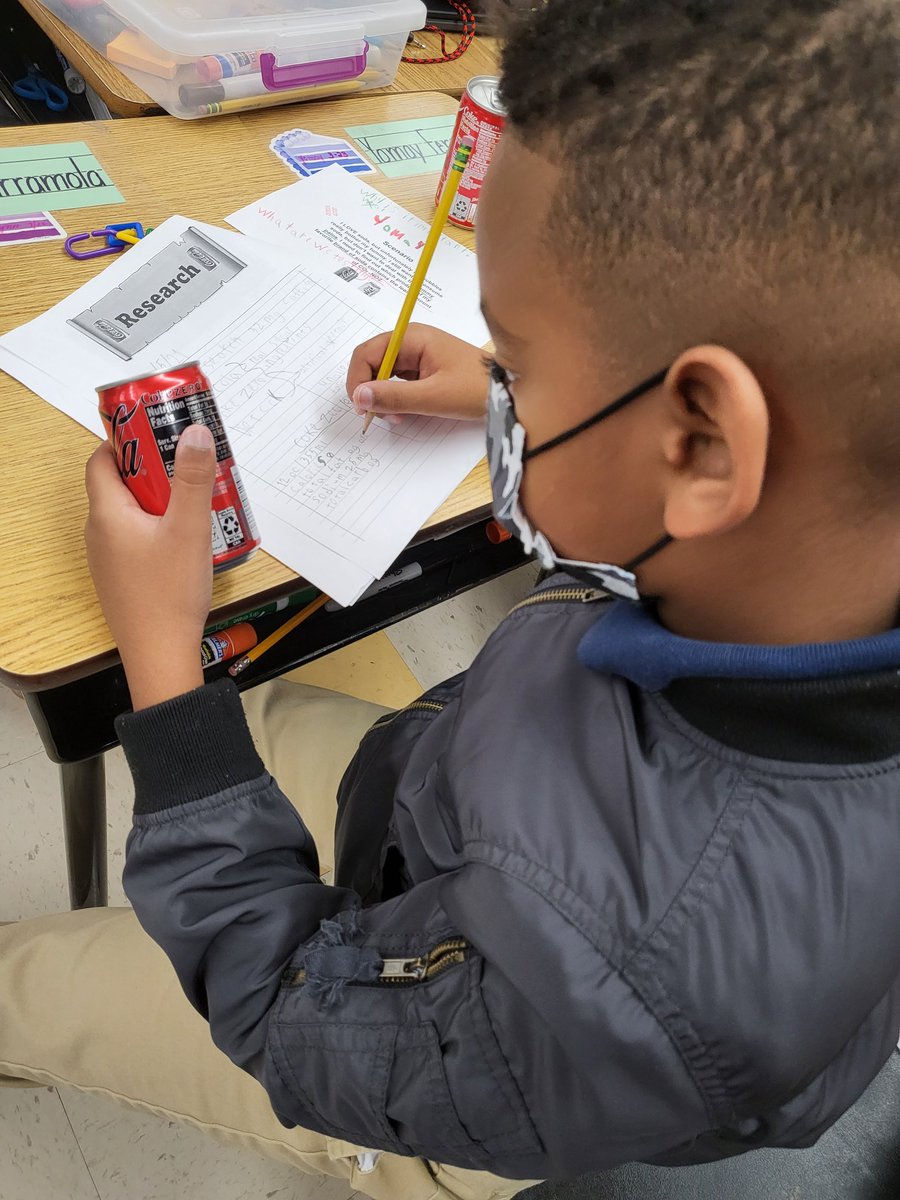 Rocks4th's tweet photo. Today my 4th grade scientist worked diligently through research, purpose and hypothesis of the scientific method. @Crestwood2021 
@WeAreHAEST https://t.co/GOEfouDhnL