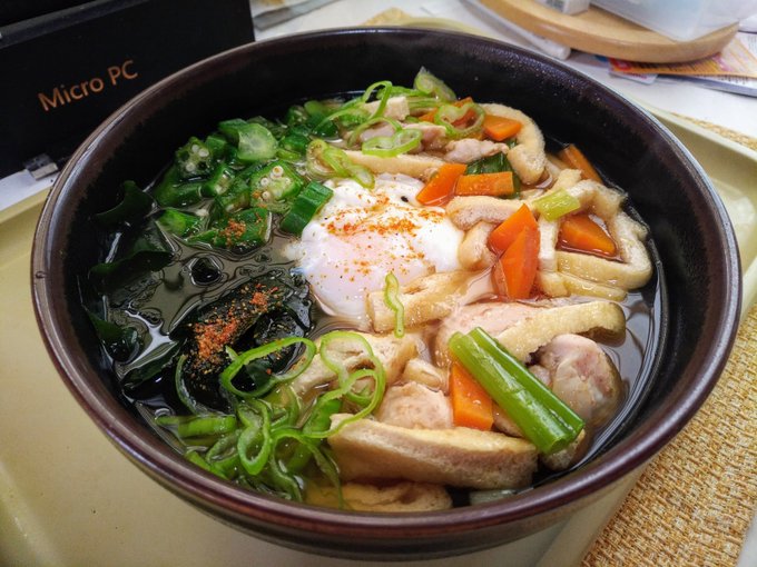 @k_s_miracle 確かにラッシュの時間帯ですしね…
大阪で食べる朝食はうどんが良いです。
(画像はこれえださんが想像する関西五目うどん) 