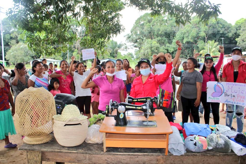 mirabal_yamilet's tweet photo. Con mucho amor estuvimos compartiendo con mujeres emprendedoras del sector Picatonal, parroquia Parhueña, verificando nuestra RAAS perfeccionando cada detalle. De esta manera damos inicio a la Precampaña para las próximas megaelecciones del 21N ¡Atures tiene con Que! https://t.co/FIpoX6Jvjy