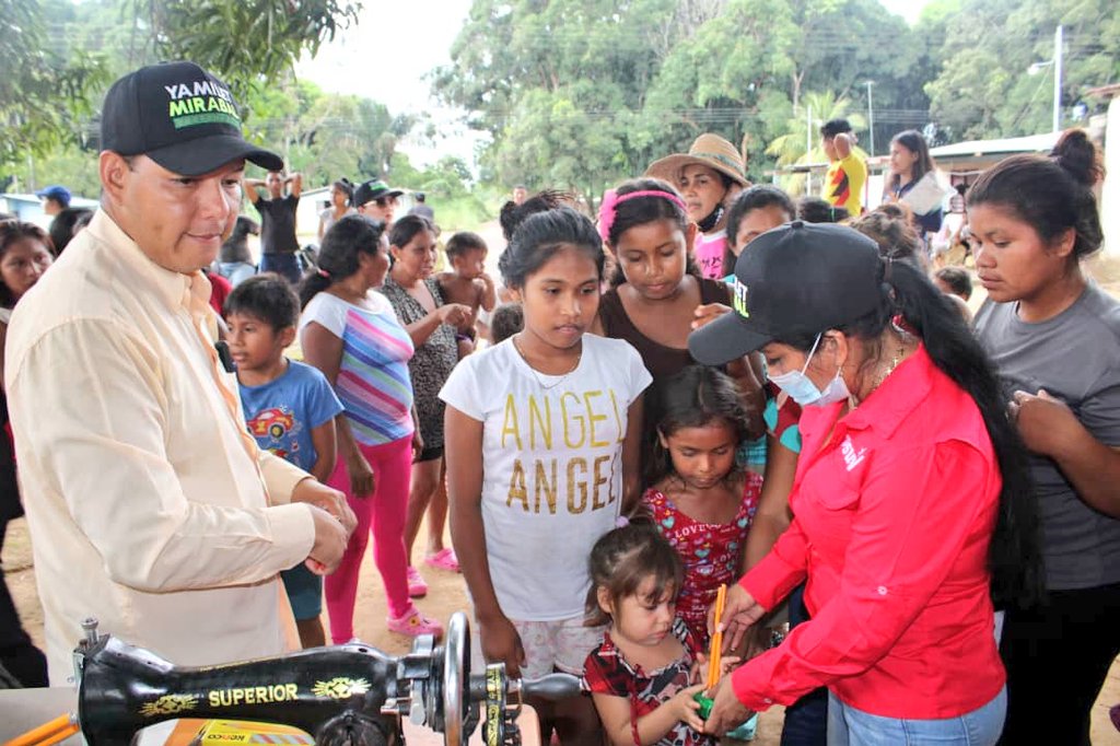 mirabal_yamilet's tweet photo. Con mucho amor estuvimos compartiendo con mujeres emprendedoras del sector Picatonal, parroquia Parhueña, verificando nuestra RAAS perfeccionando cada detalle. De esta manera damos inicio a la Precampaña para las próximas megaelecciones del 21N ¡Atures tiene con Que! https://t.co/FIpoX6Jvjy