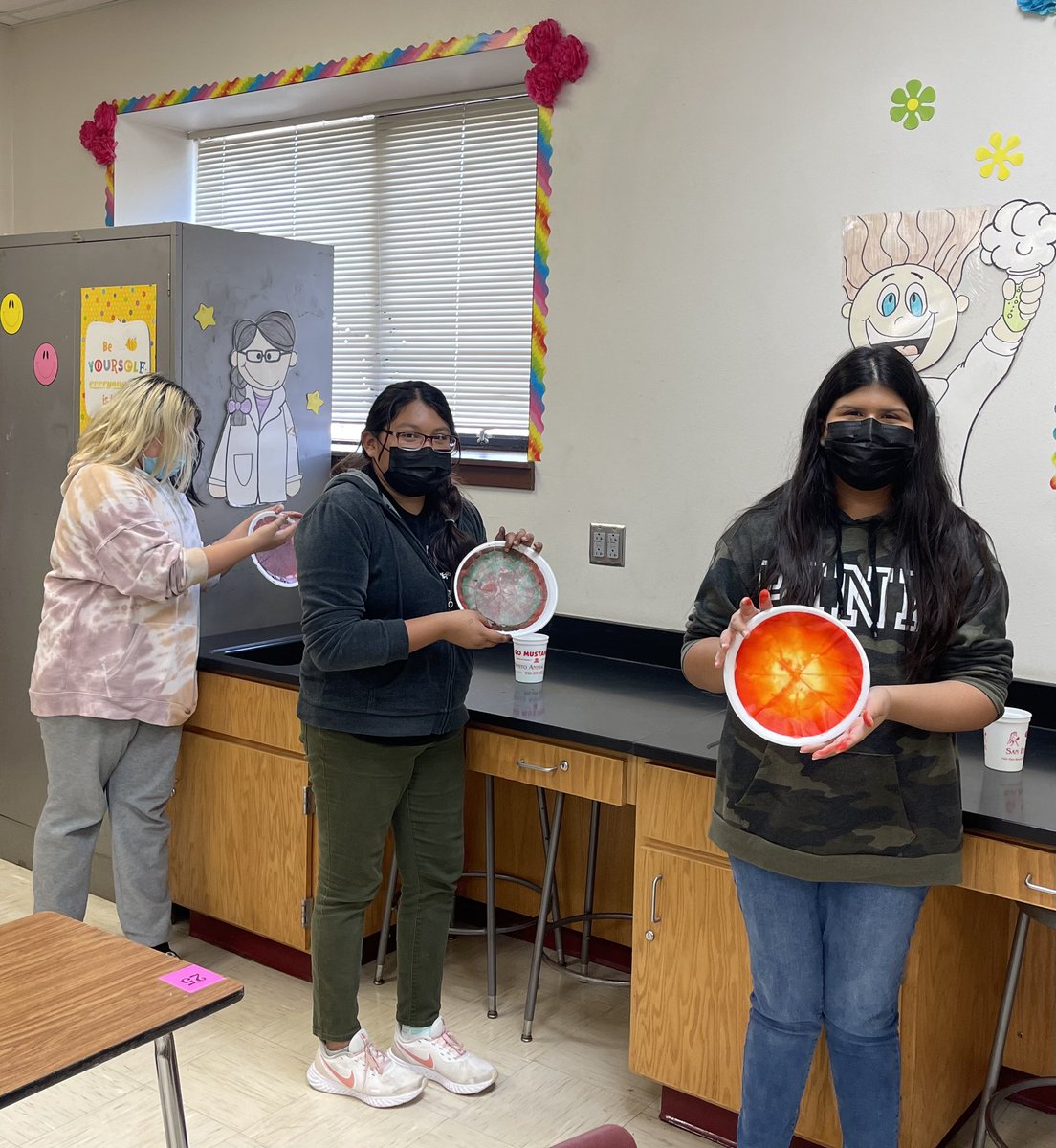 Our first Innovative Day <a href="/VernonMSWLA/">Vernon MS World Languages Academy</a> was a total success!!👏🏽 The STEAM activity was coffee filter painting! Our Mustangs showed off their individuality and artistic skills! 👩‍🎨🎨❤️#STEAM #Art