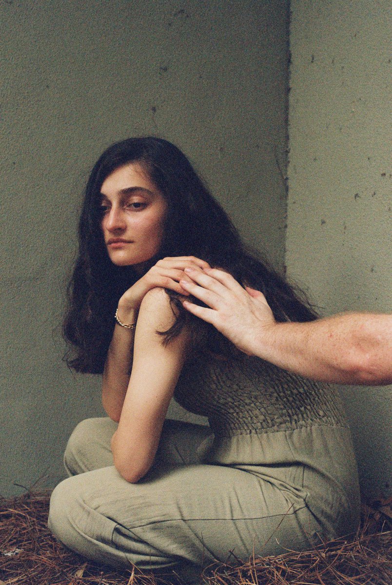 your touch is a flame to flesh

canon AE-1, portra 400