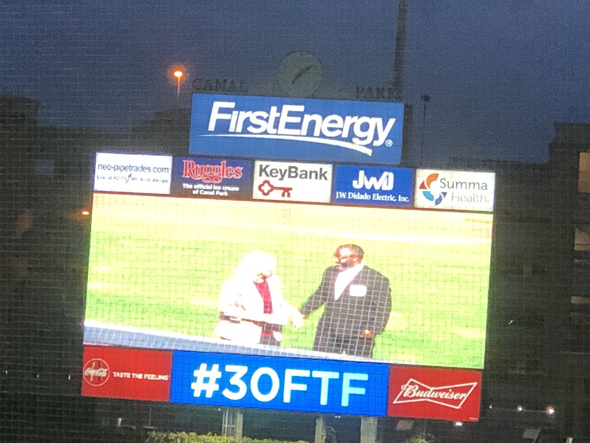 DeborahHoover's tweet photo. @BDMorganFdn congratulates @J_Peplowski Sublett on her #30FTF Award! @Bounce_Hub #Akron #Leader @GrtAkronChamber 🌠🌠🌠 https://t.co/LOOQKiYQIa