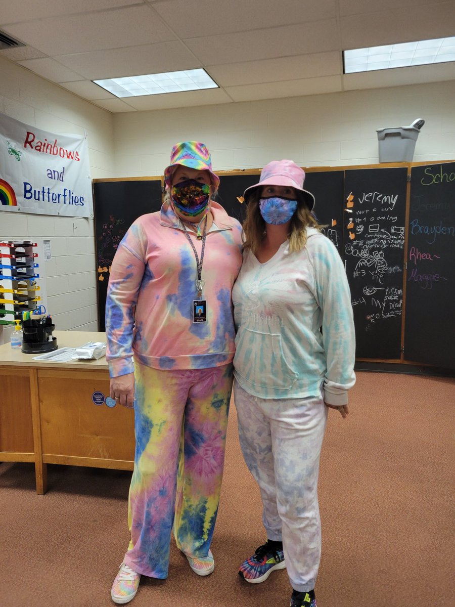 CHCSprincipal's tweet photo. Showing our school spirit on Tie-dye Day at CHCS! https://t.co/1eI4zhUkcu