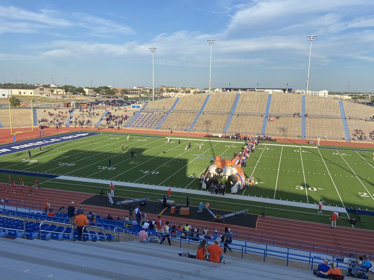 chris_MRTsports's tweet photo. Midland High (2-3, 1-0) visits San Angelo Central (2-4, 0-2) for a District 2-6A game following its open week. Kickoff is at 7 p.m. #MRTsports #txhsfb https://t.co/dnsHpgdrQN