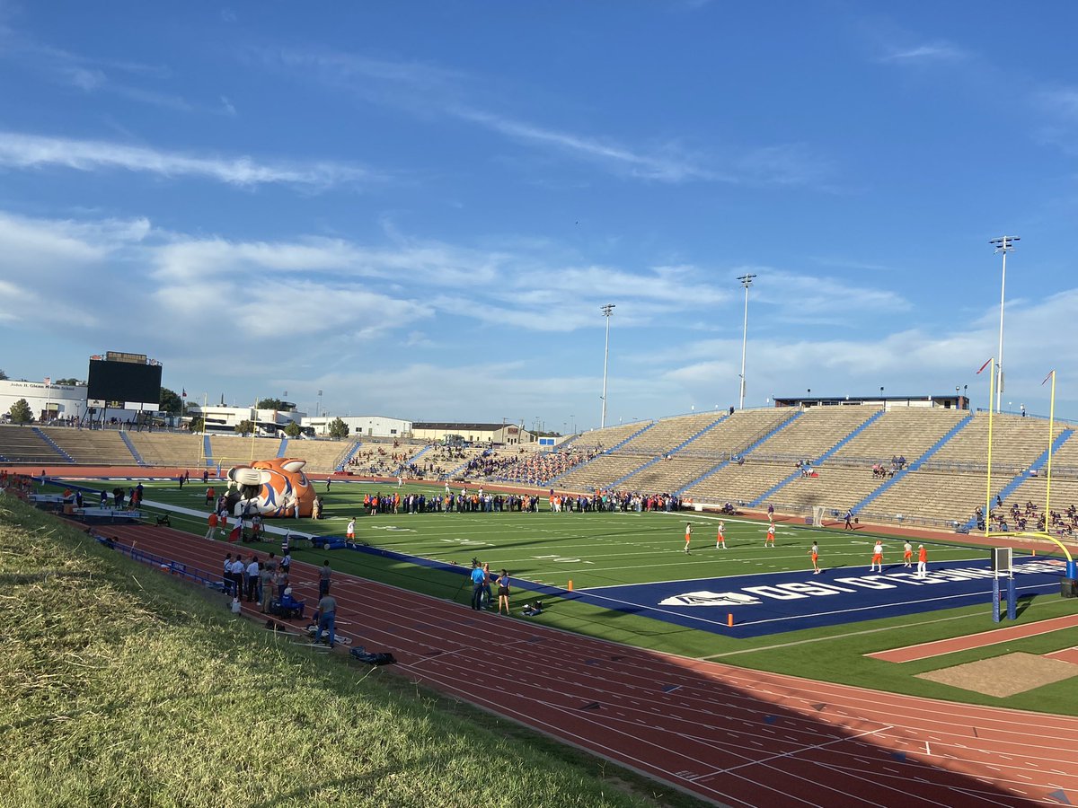 chris_MRTsports's tweet photo. Midland High (2-3, 1-0) visits San Angelo Central (2-4, 0-2) for a District 2-6A game following its open week. Kickoff is at 7 p.m. #MRTsports #txhsfb https://t.co/dnsHpgdrQN