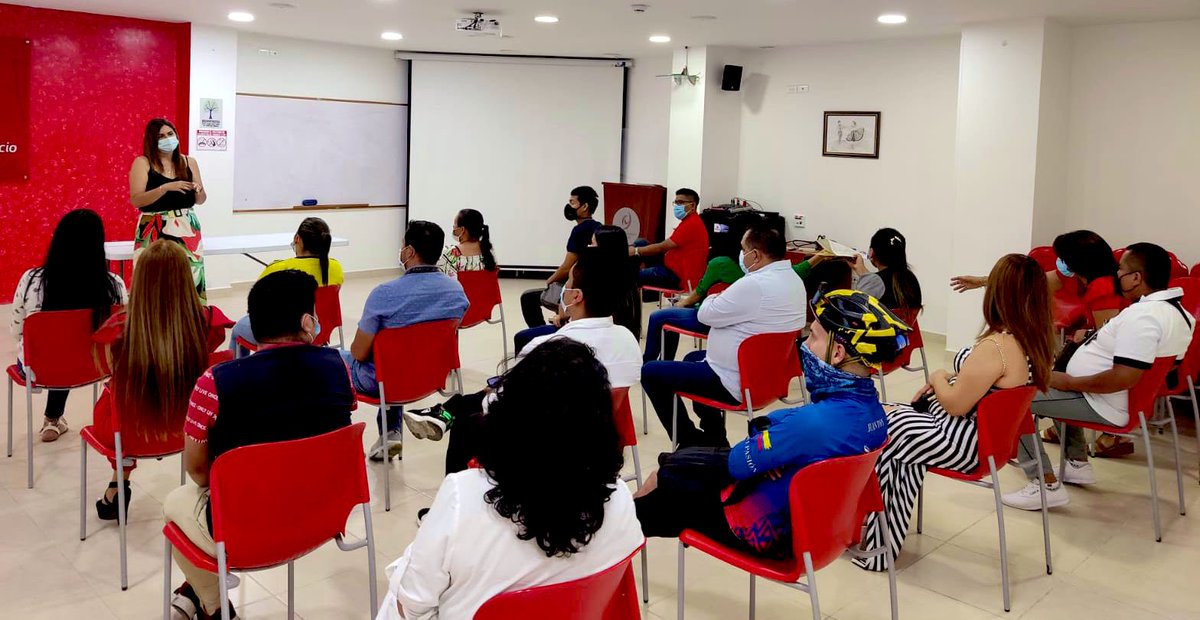 CCHuila's tweet photo. 📍#LaPlata | Hoy culminamos con éxito el programa #TalentoE🚀en el Occidente del Huila. 

Jovenes talentos, llenos de creatividad que le apuestan a los emprendimientos de nuestra región. 

¡Una acción más de plan de reactivación económica de la @CCHuila!💥 https://t.co/H1UTSjFEiR