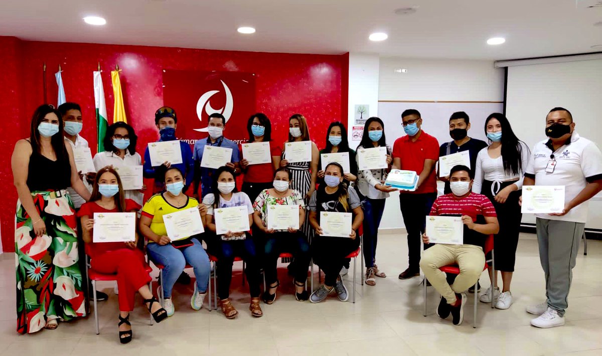 CCHuila's tweet photo. 📍#LaPlata | Hoy culminamos con éxito el programa #TalentoE🚀en el Occidente del Huila. 

Jovenes talentos, llenos de creatividad que le apuestan a los emprendimientos de nuestra región. 

¡Una acción más de plan de reactivación económica de la @CCHuila!💥 https://t.co/H1UTSjFEiR