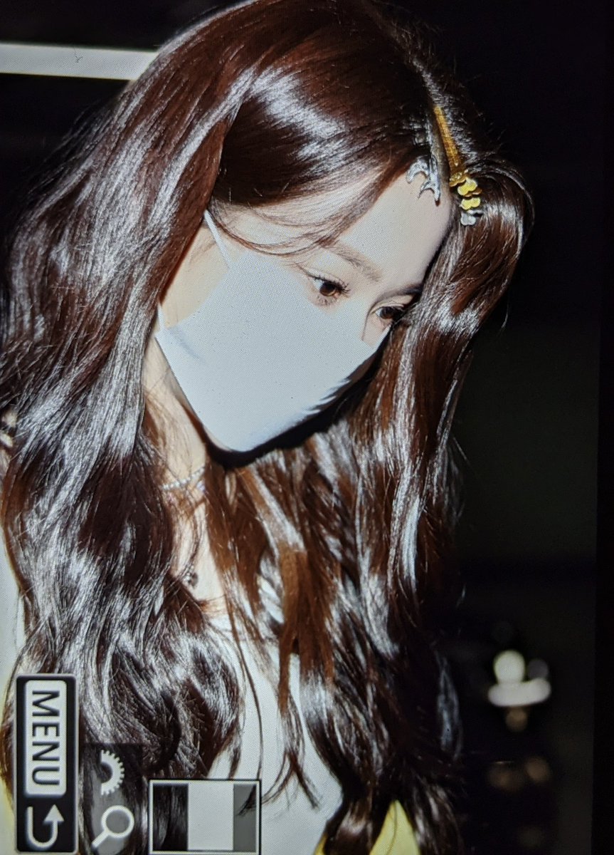 lemondrop0831's tweet photo. 211008 첫출근 

#장원영 #원영 #ウォニョン https://t.co/FpOaTQcEjM