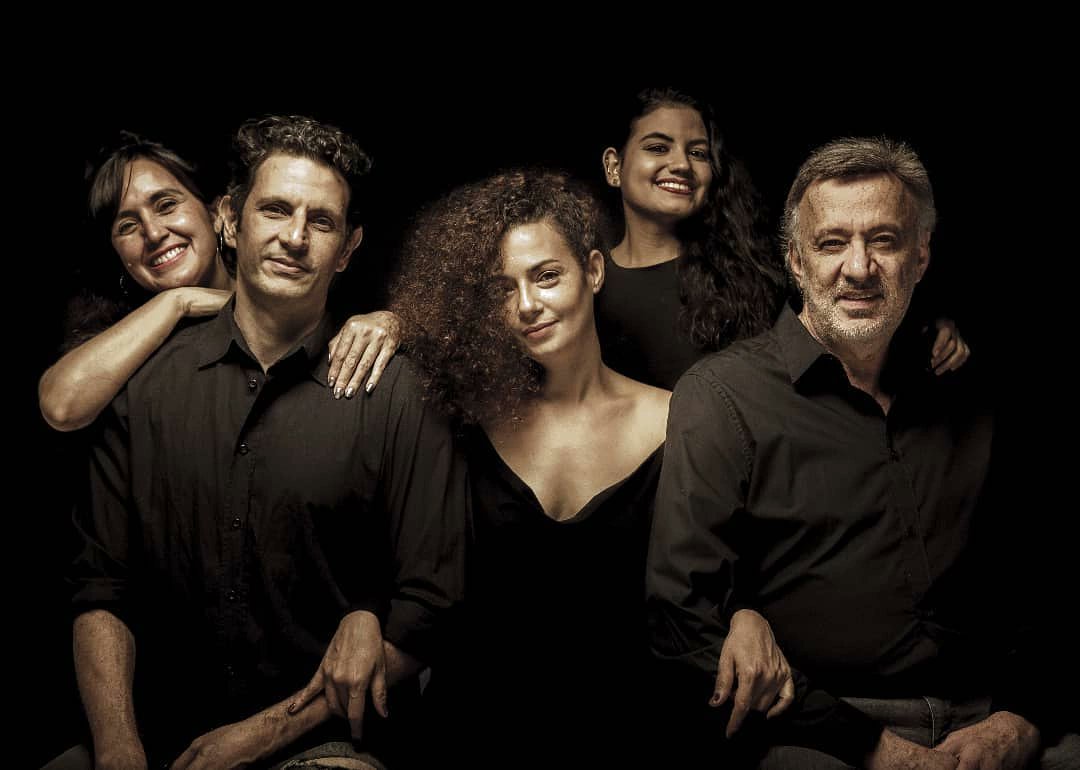 trasnochocult's tweet image. 🎭 Este 15 de octubre llega a nuestro Espacio Plural "El Bramido de Düsseldorf"🙌

🦌 Parte del equipo de "El Bramido de Düsseldorf en una hermosa fotografía de @arcanoel 

🇫🇷 Gracias al apoyo de Embajada de Francia.

👀¡Nos vemos pronto!