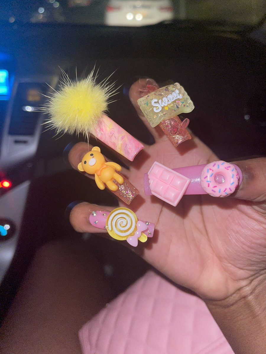 lolaplease__'s tweet photo. flavorrrrrrsssss 🍒🍭🍇
#blingbabe #blingaddictnails https://t.co/NujsVThjKO