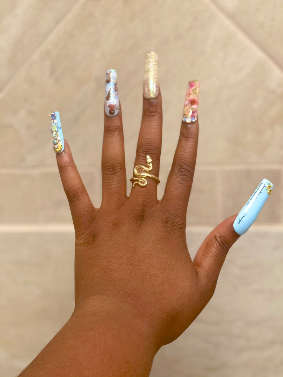lolaplease__'s tweet photo. flavorrrrrrsssss 🍒🍭🍇
#blingbabe #blingaddictnails https://t.co/NujsVThjKO