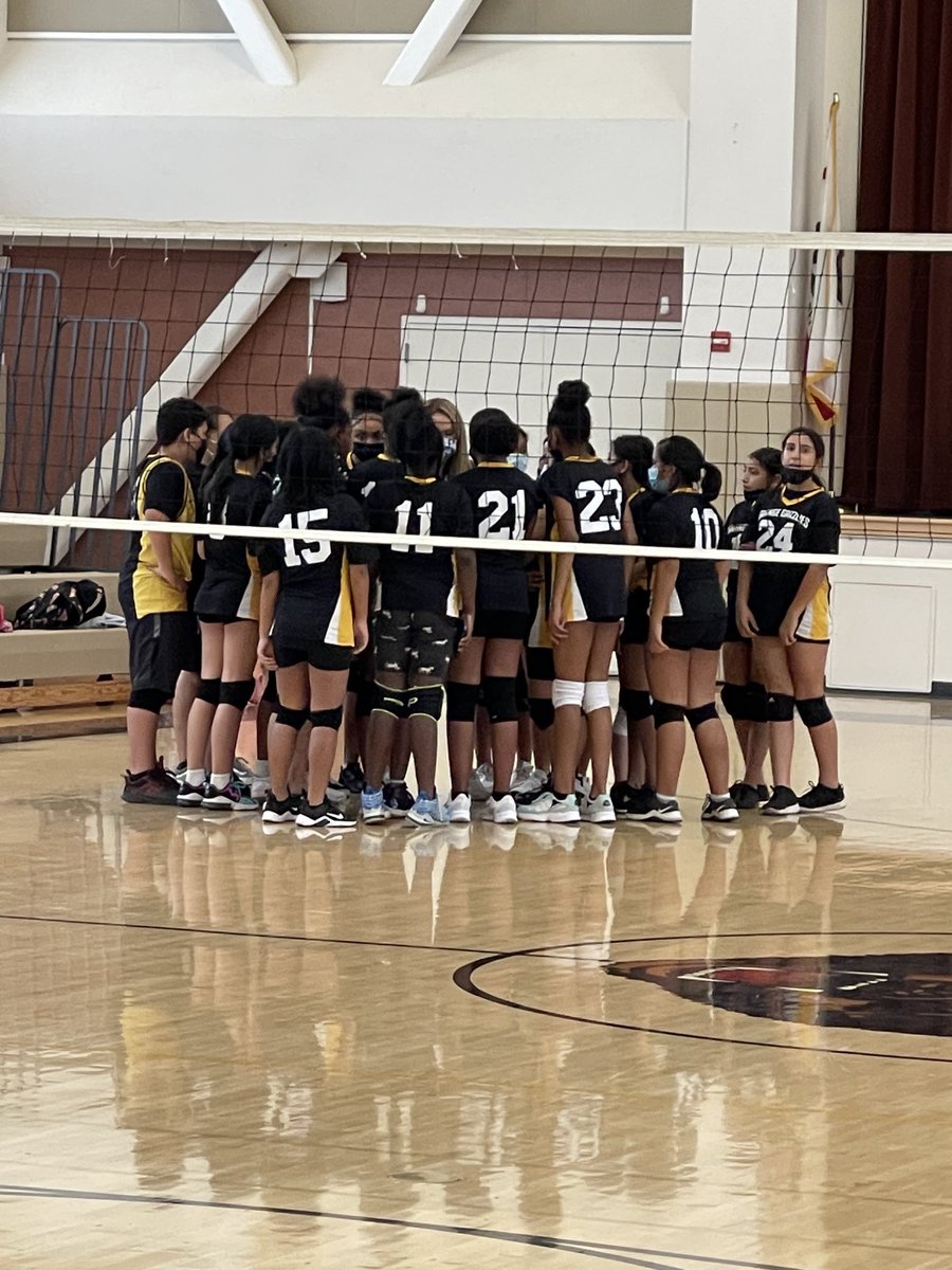 catball21's tweet photo. Grange vs. Green Valley Volleyball. Let’s go Grizzlies! ⁦@Ken_Williams13⁩ ⁦@mariamac09⁩ ⁦@hollybee_smilin⁩ ⁦@KristenWitt13⁩ ⁦@kristencherry26⁩ https://t.co/Z4ufXJ06Jm