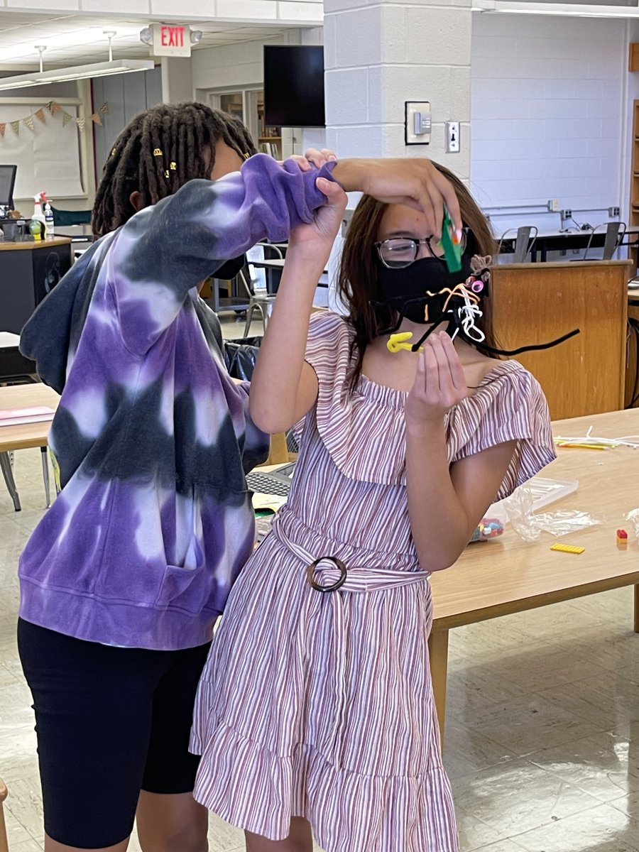 school_scott's tweet photo. Mr.Akers' Enrichment class visited the SMMS MakerSpace recently to create projects and have a little fun. Check out what they come up with! More pictures to come! https://t.co/iN5PjDUxkt