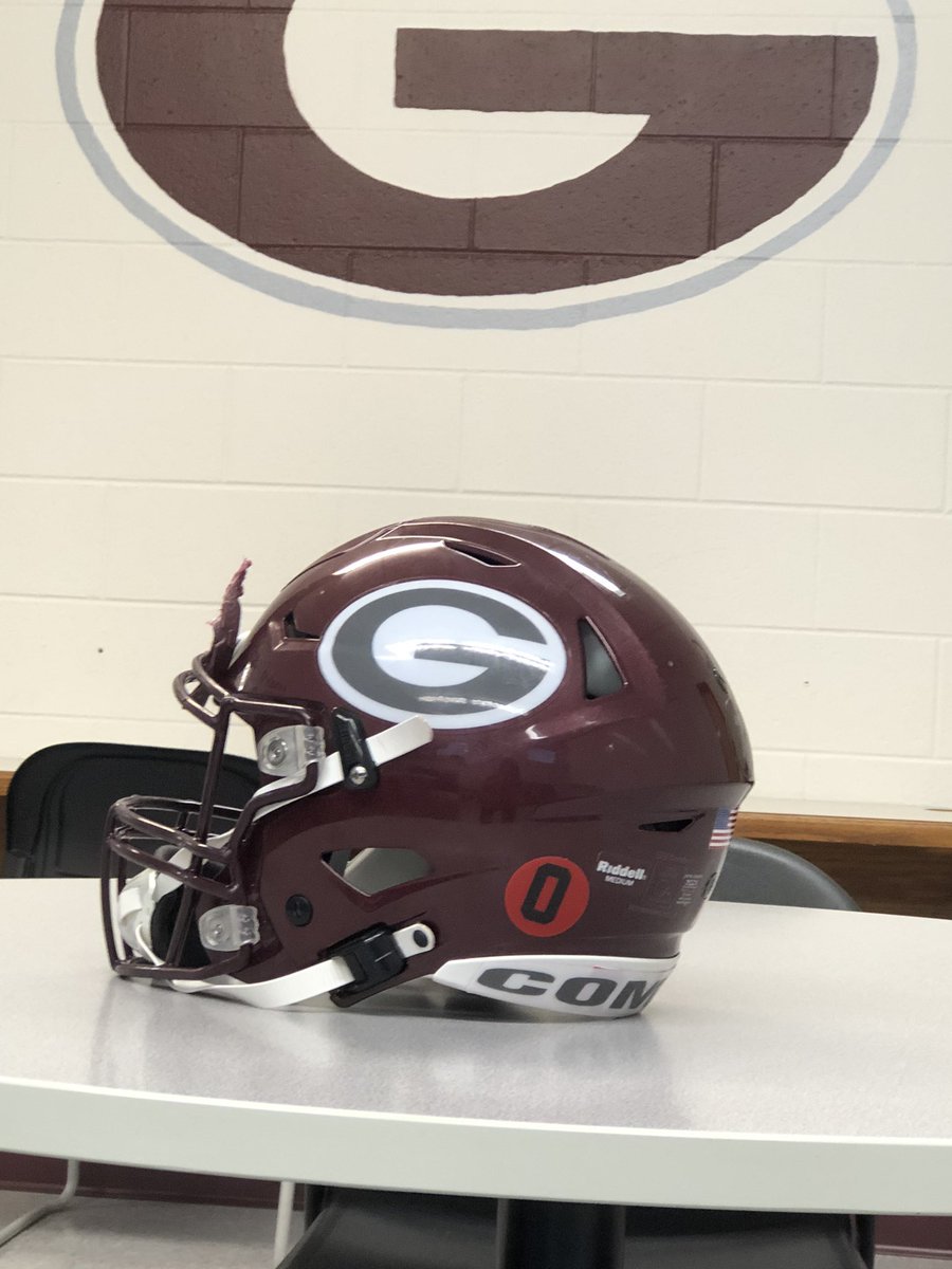 GenoaCometsFB's tweet photo. Tomorrow night you will see our Comet FB players wearing these red stickers on their helmets in honor of Ashton Copeland, who tragically lost his life.
We want the Otsego community to respectfully know our hearts are sincerely with them as they continue to heal. 
#OneHeartBeat https://t.co/InAtAByJQO