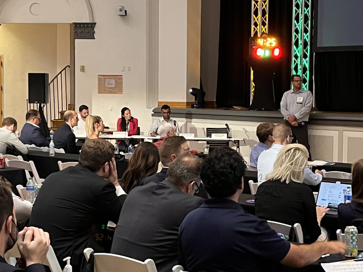 VentureMadness's tweet photo. Thank you to our #VM21 Growth group moderator and judges.
#VentureMadness #CapitalConference #pitchcompetition #investors #entrepreneurs https://t.co/jsh1JWcFbG