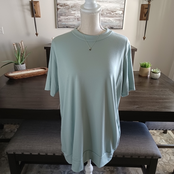 So good I had to share! Check out all the items I'm loving on <a href="/Poshmarkapp/">Poshmark</a> #poshmark #fashion #style #shopmycloset #privatelabel #idealogy #azules: posh.mk/FtenDrRLakb