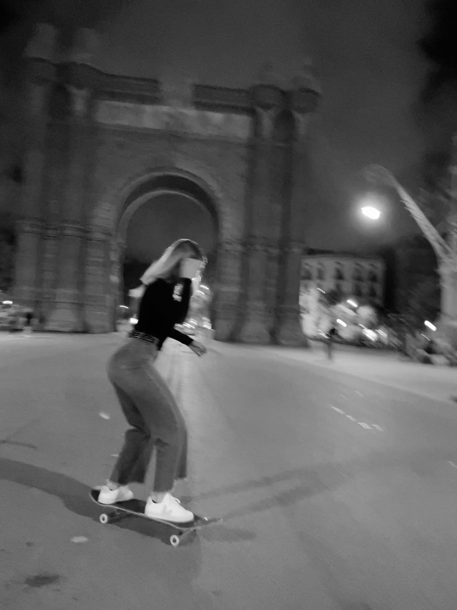 MaicaFC's tweet photo. Así de random acaba mi jueves 🤷‍♀️🛹🤟🏼 https://t.co/EXnDKDTc8Z