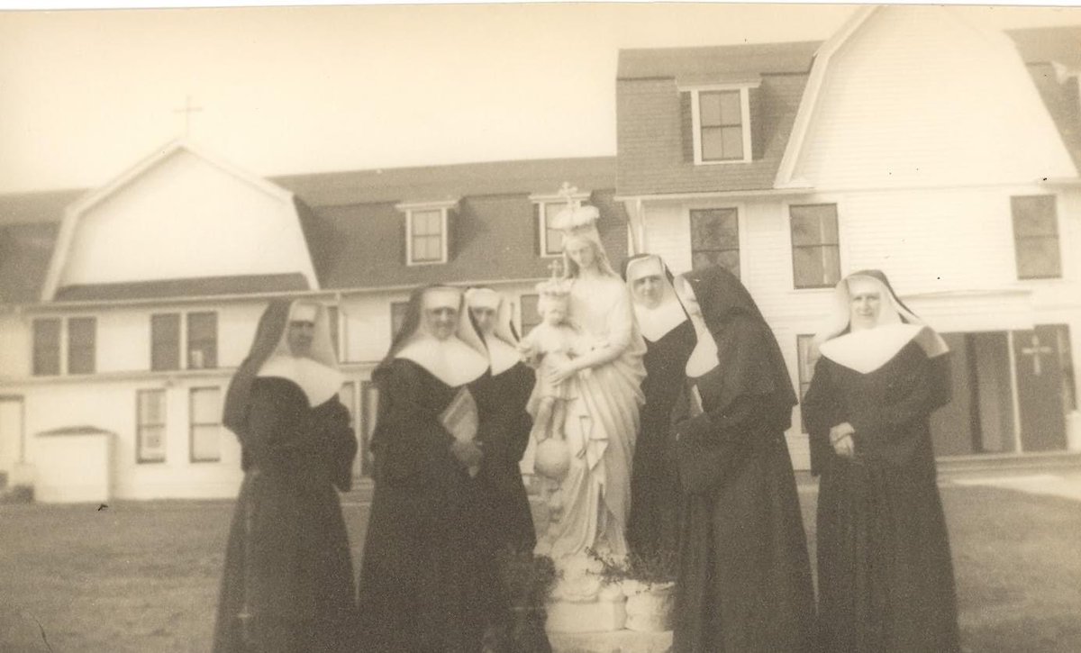 On this Feast of Our Lady of Victory, or as it's more commonly known, the Feast of Our Lady of the Rosary, we invite you to join us in praying the Rosary today for peace and healing for our families, communities, and world. 

#tildonkursuline #ursulinesisters #OurLadyOfTheRosary